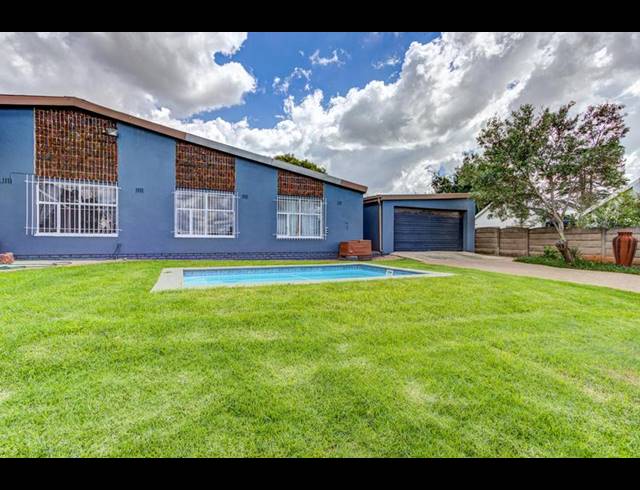 4 BEDROOM HOUSE FOR SALE IN BONAERO PARK